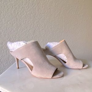 Pour La Victoire Suede Heels. Size 7.